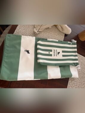 Dock & Bay striped beach towel with pouch XL NEW